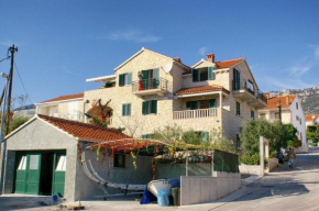 Apartments and rooms with parking space Bol, Brac - 2926